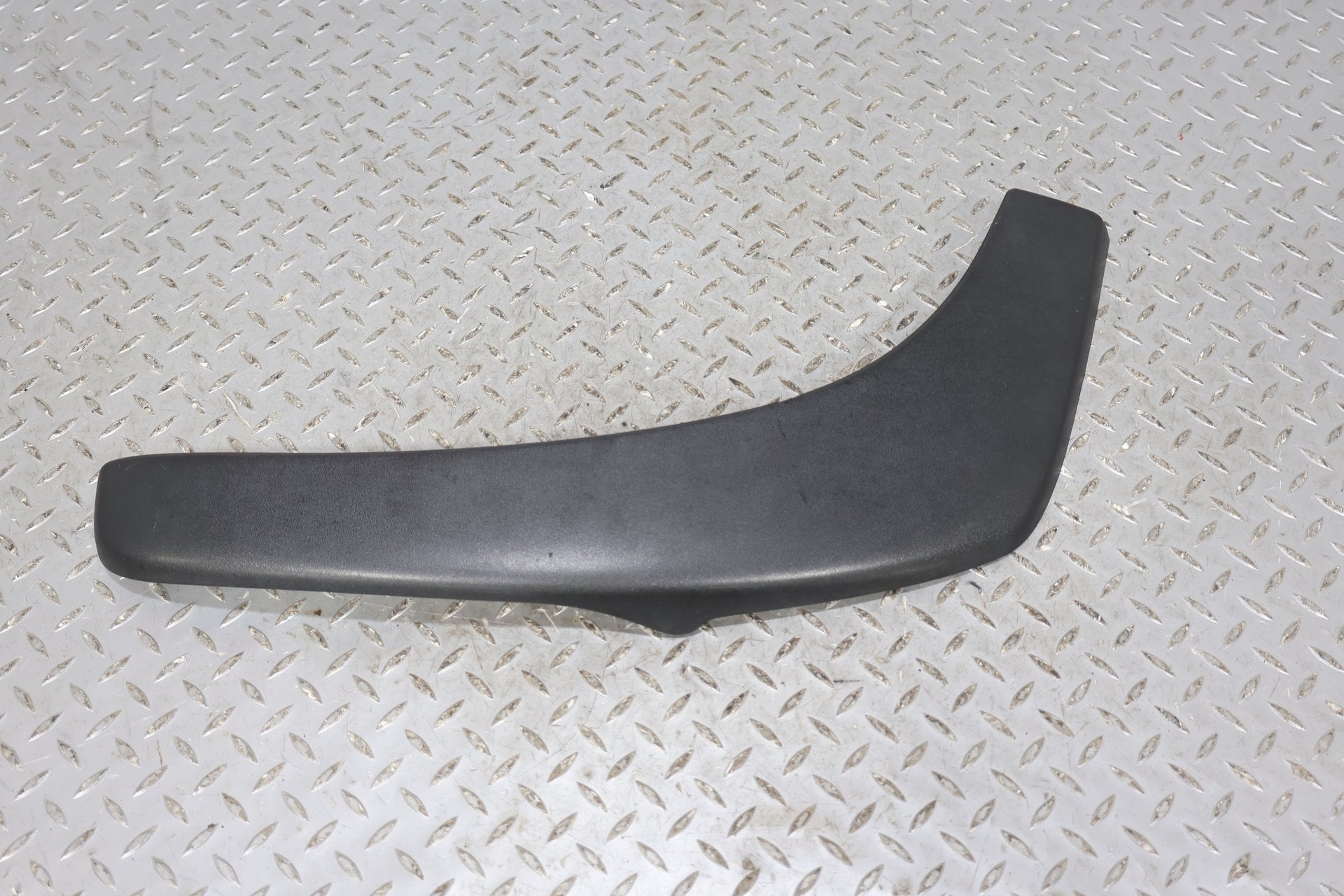 2004 Chevrolet Tahoe- Right Rear Door Molding