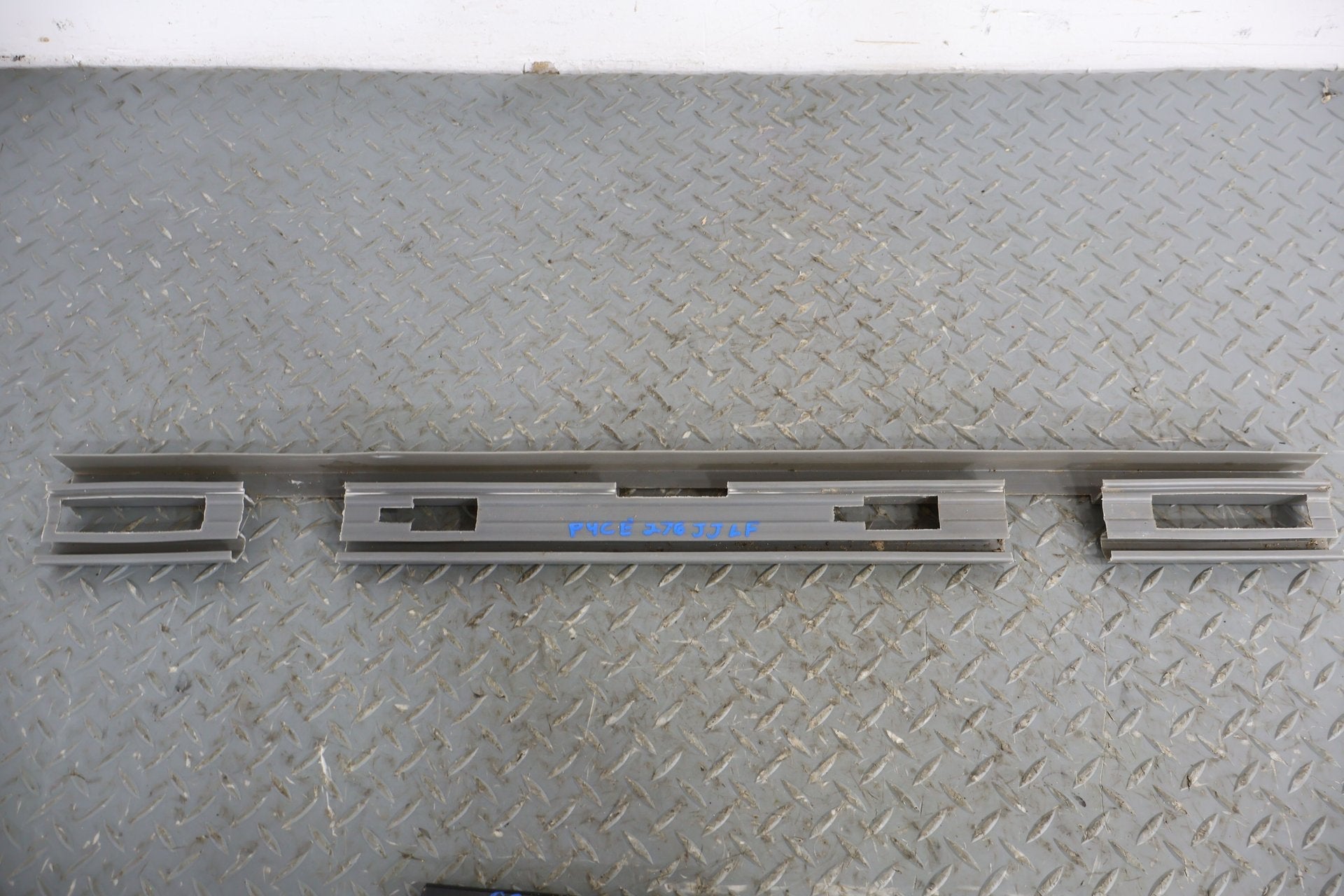 2004 Chevrolet Tahoe- Set x4- Sill Plates