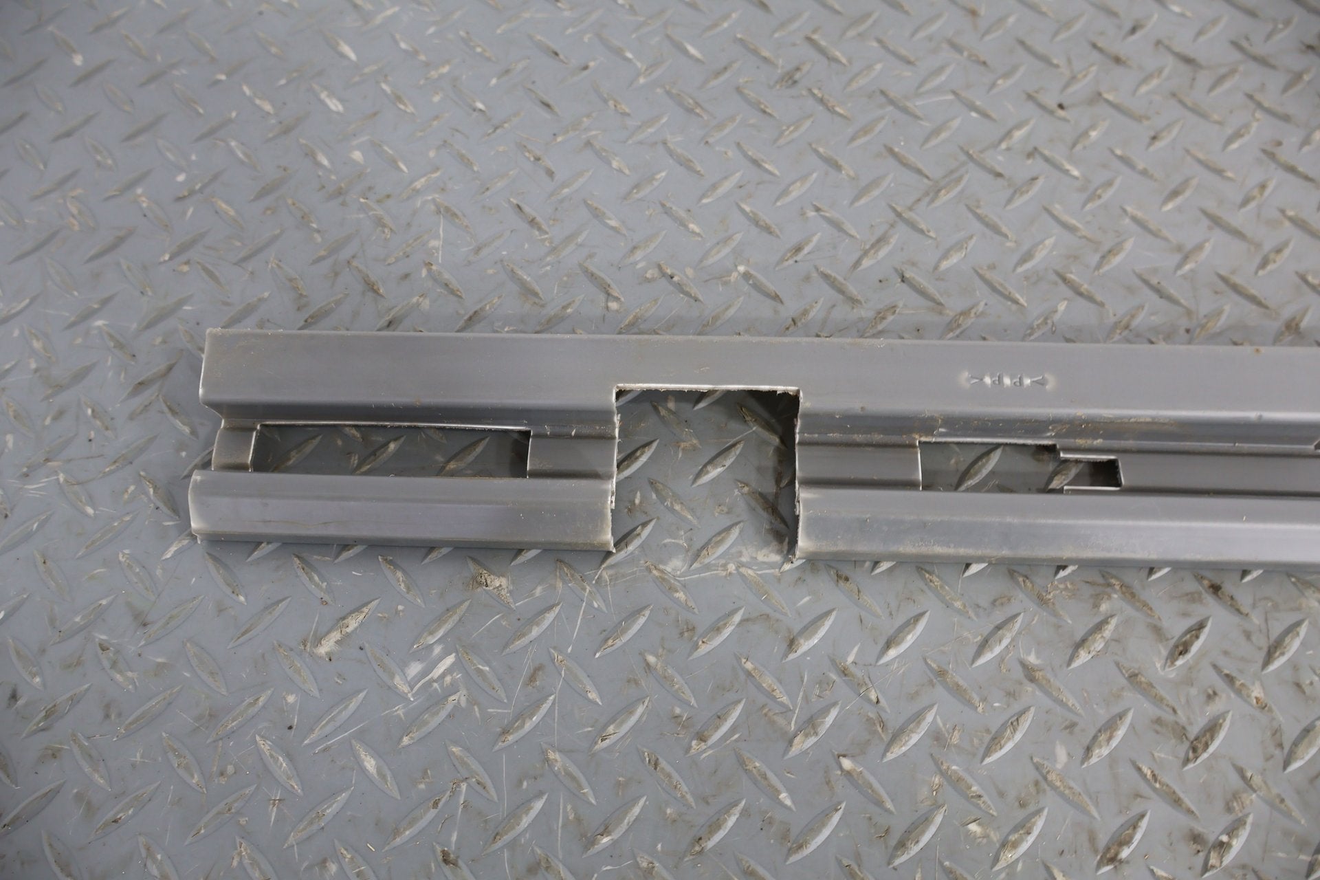 2004 Chevrolet Tahoe- Set x4- Sill Plates