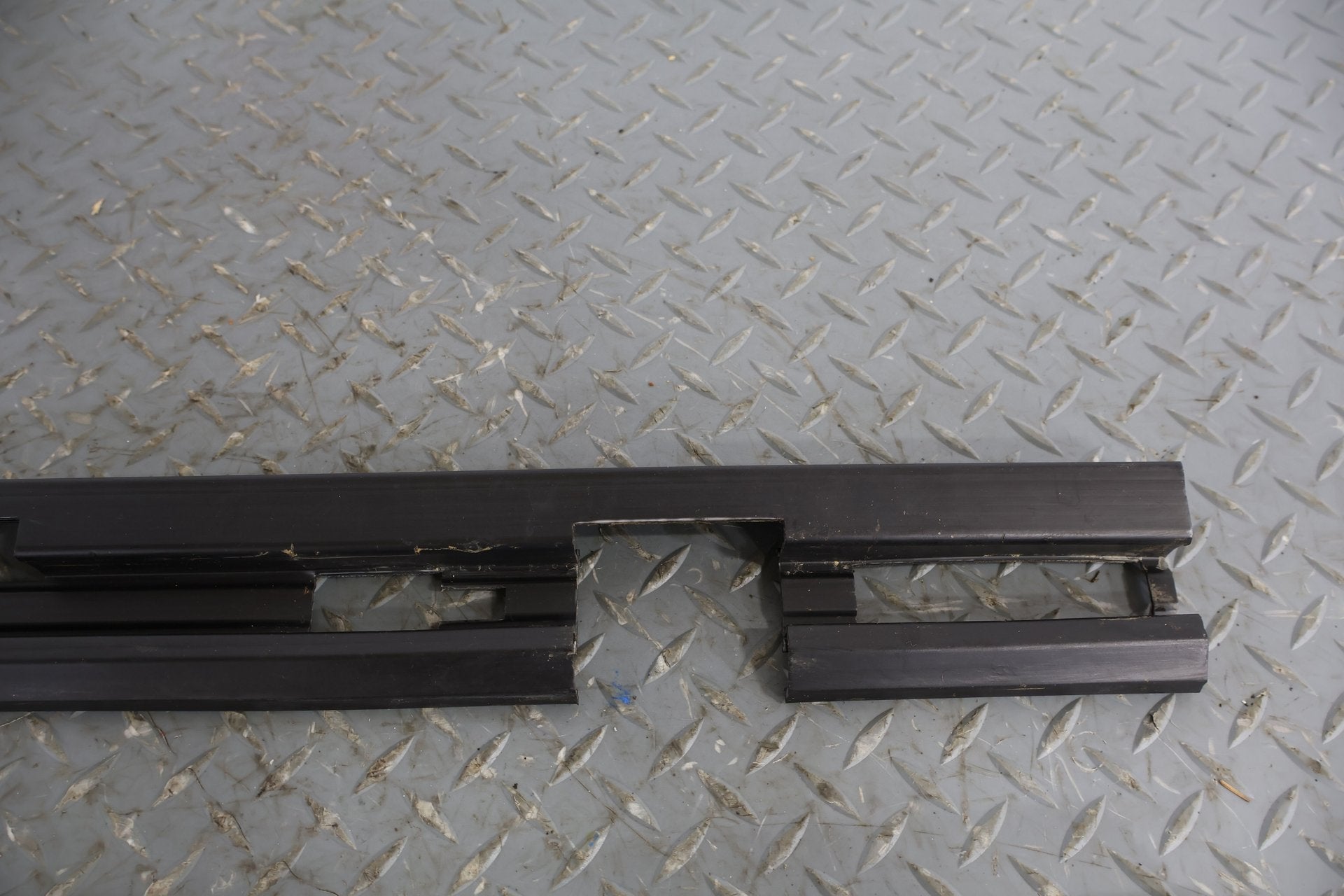 2004 Chevrolet Tahoe- Set x4- Sill Plates
