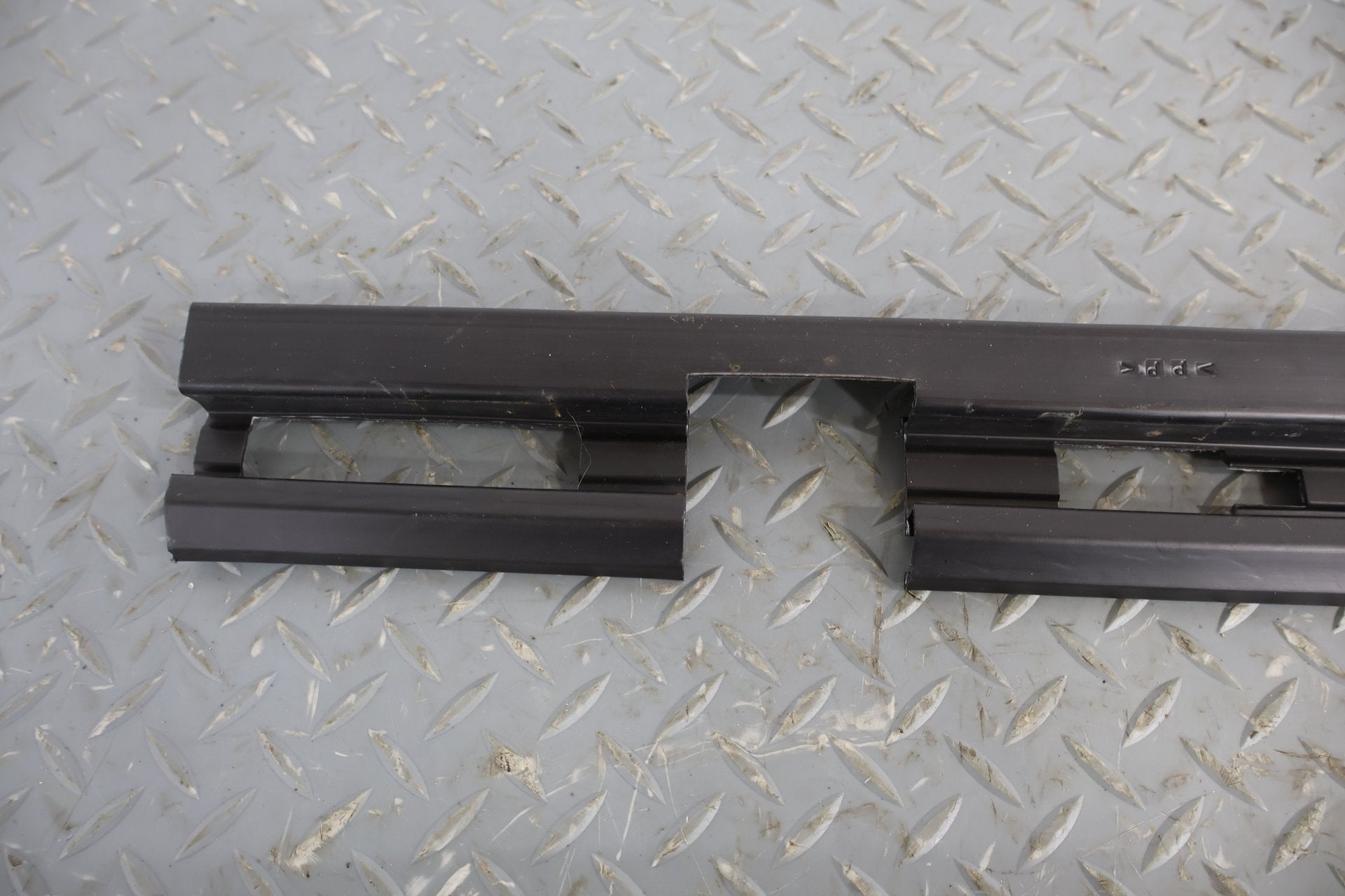 2004 Chevrolet Tahoe- Set x4- Sill Plates
