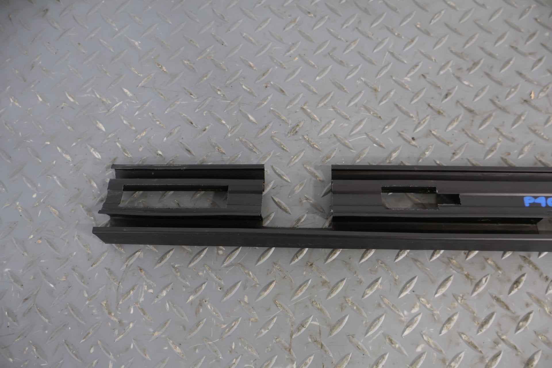 2004 Chevrolet Tahoe- Set x4- Sill Plates