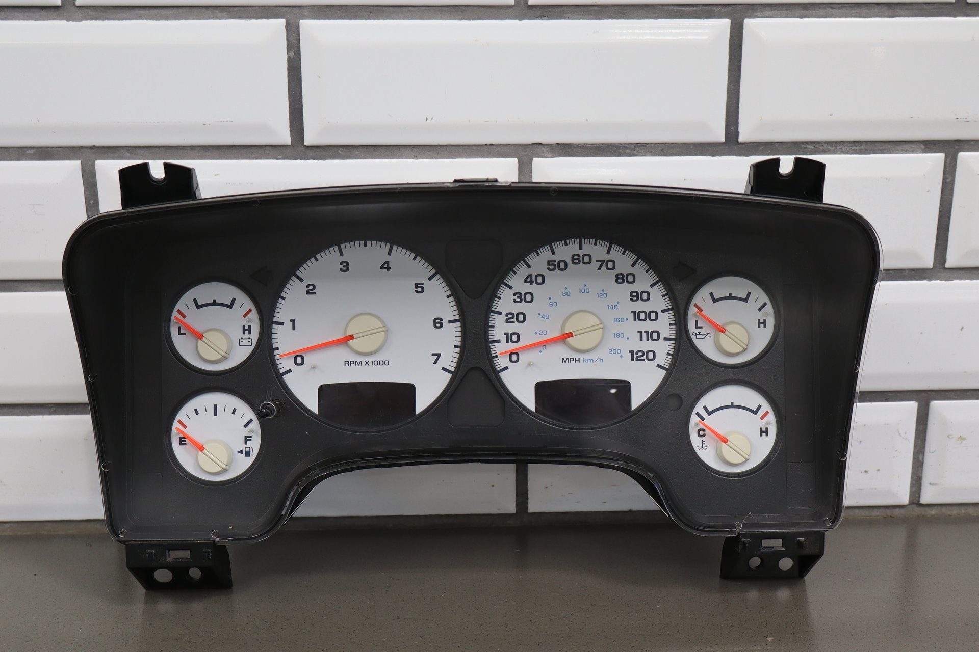 2004 Dodge Ram 1500 Speedometer Cluster 5.7L Hemi 123807 Miles