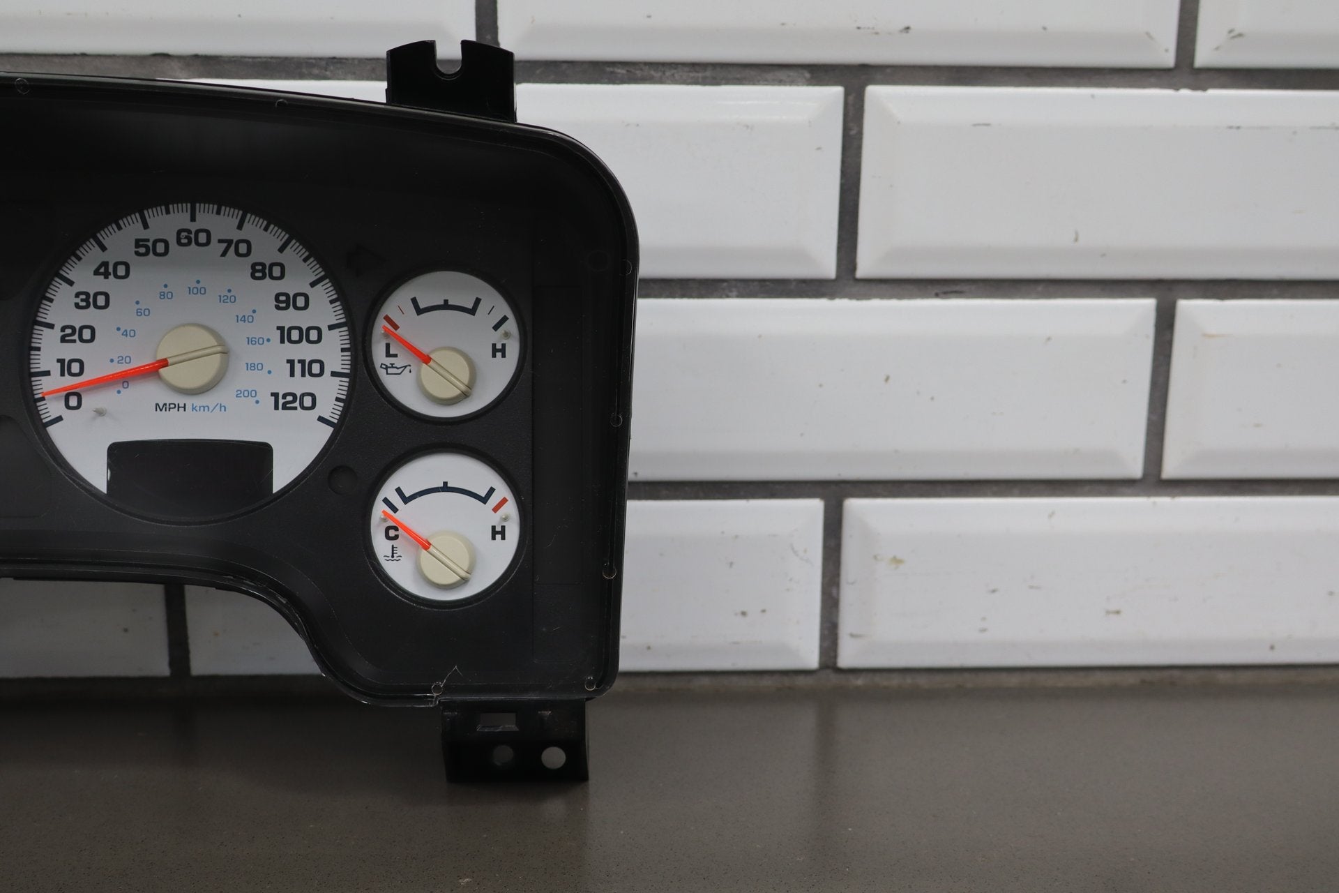 2004 Dodge Ram 1500 Speedometer Cluster 5.7L Hemi 123807 Miles