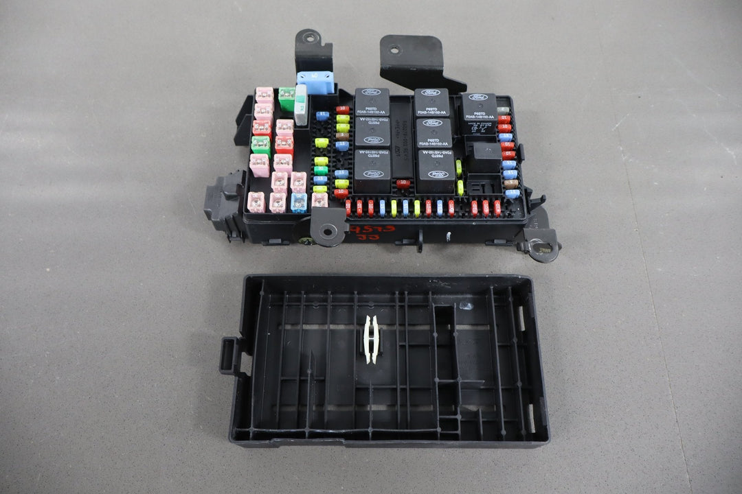 2004 Ford F - 250 Super Duty Harley - Davidson Edition 6 Diesel Cabin Fuse Box