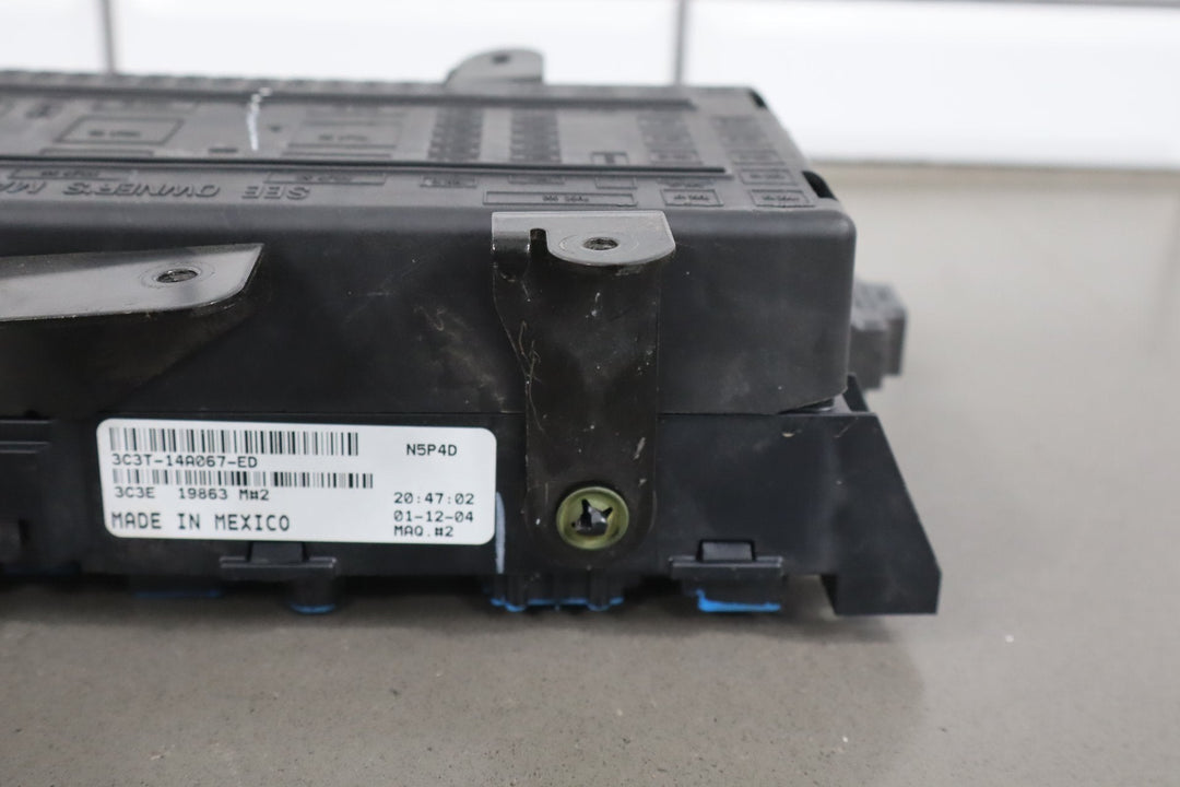 2004 Ford F - 250 Super Duty Harley - Davidson Edition 6 Diesel Cabin Fuse Box