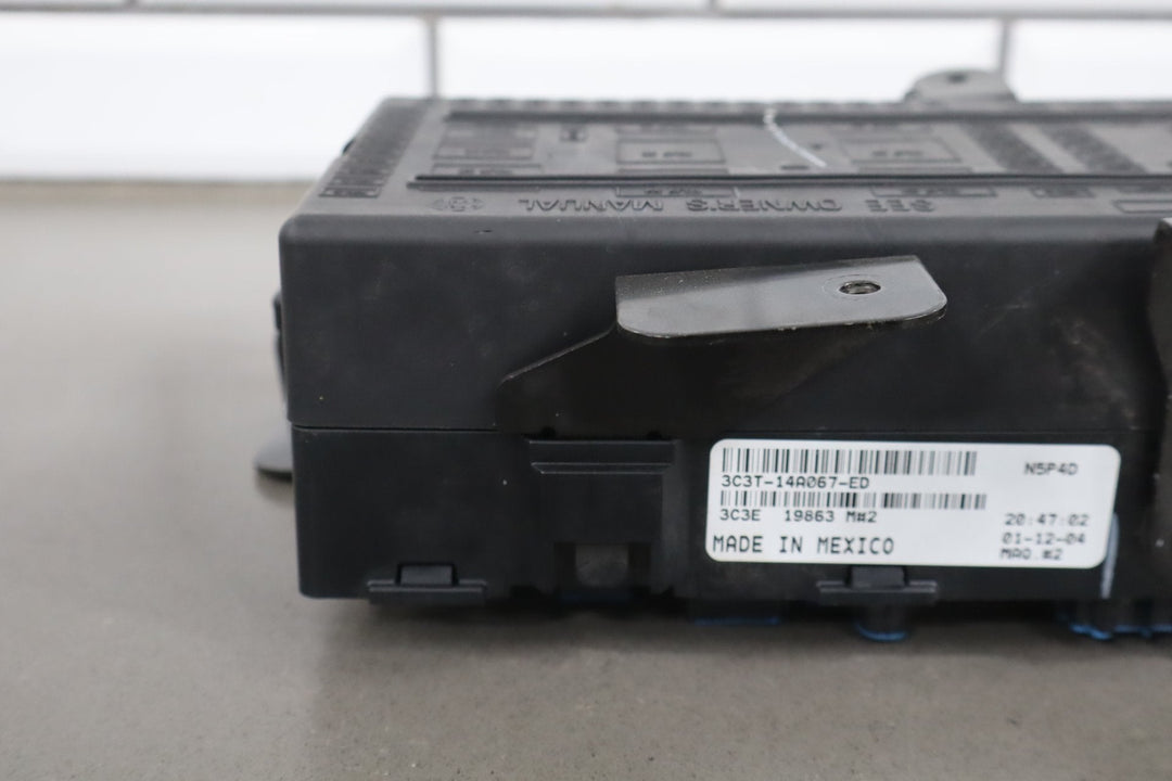 2004 Ford F - 250 Super Duty Harley - Davidson Edition 6 Diesel Cabin Fuse Box