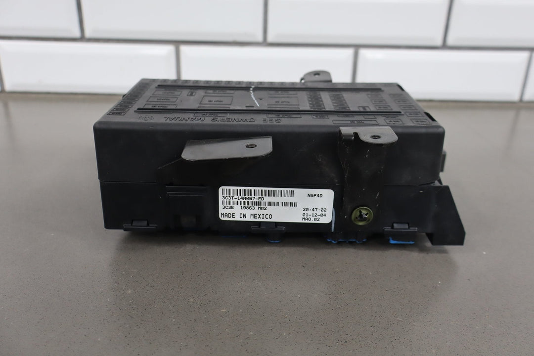 2004 Ford F - 250 Super Duty Harley - Davidson Edition 6 Diesel Cabin Fuse Box