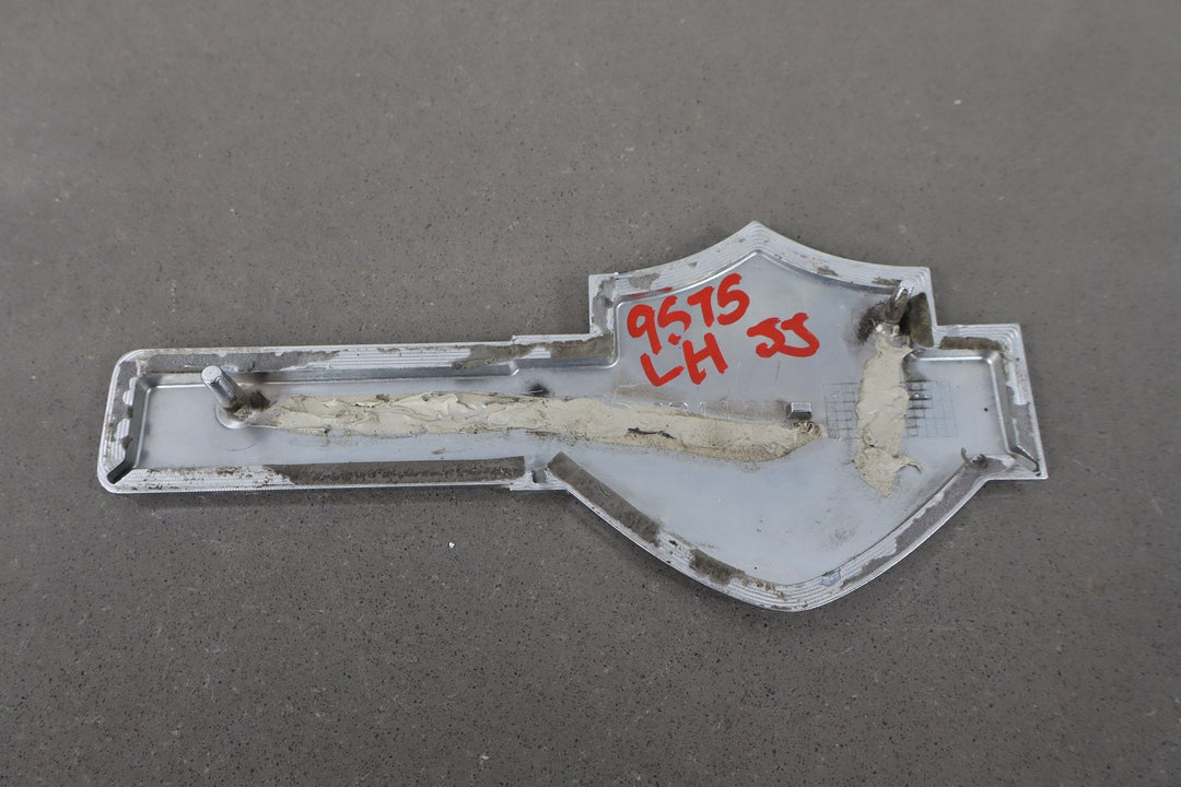 2004 Ford F - 250 Super Duty Hatch Emblem