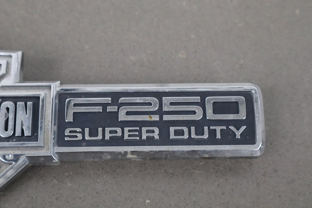 2004 Ford F - 250 Super Duty Hatch Emblem