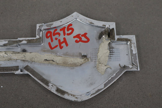 2004 Ford F - 250 Super Duty Hatch Emblem