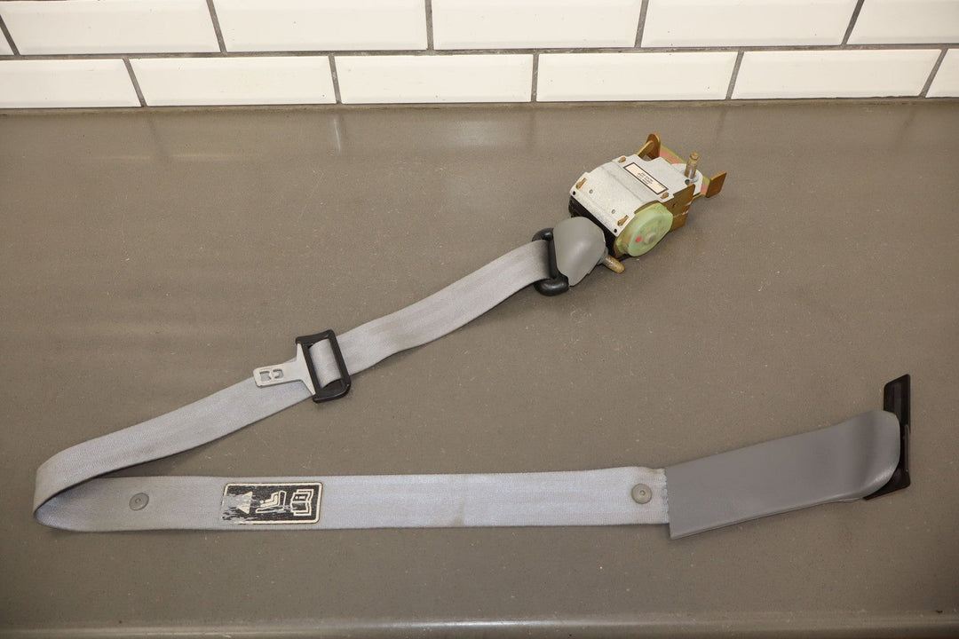 2004 Ford F - 250 Super Duty Right Rear Seat Belt Retractor