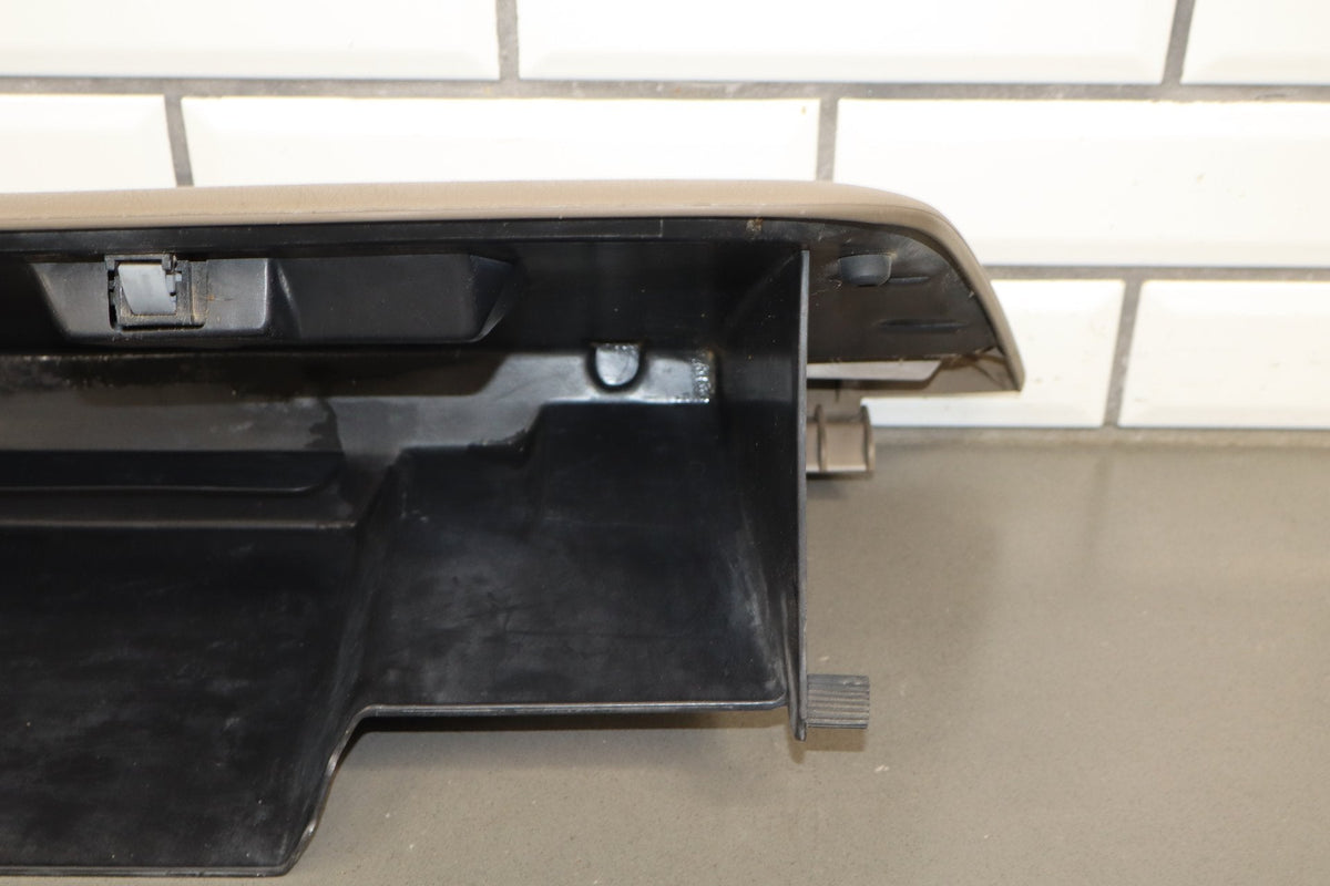 2004 Ford F-350 Super Duty Glove Box Medium Parchment