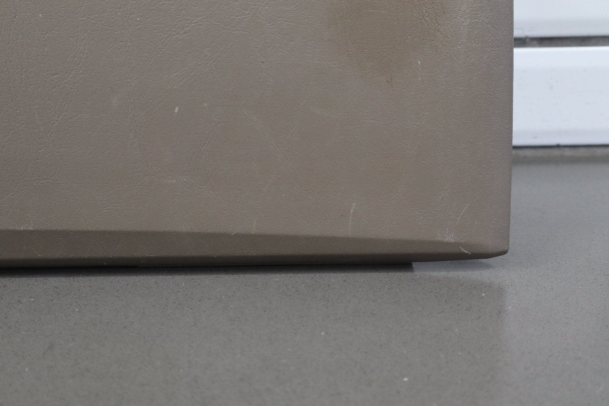 2004 Ford F-350 Super Duty Glove Box Medium Parchment