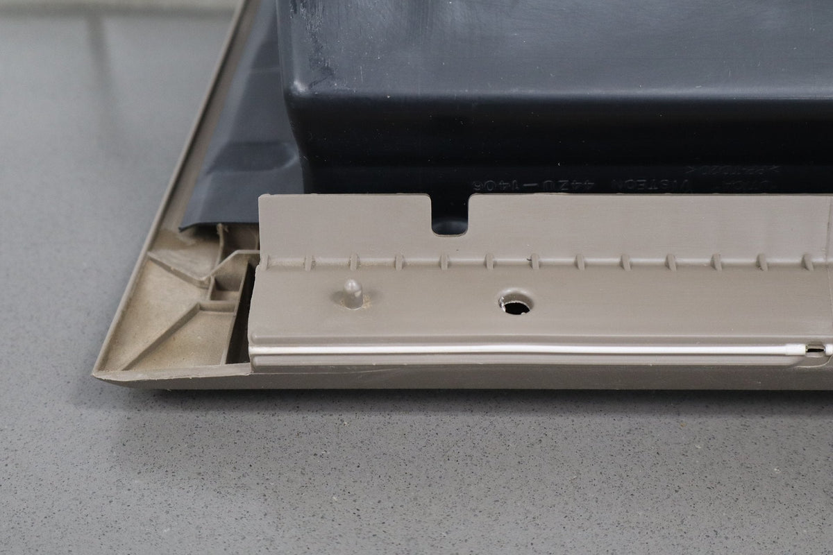 2004 Ford F-350 Super Duty Glove Box Medium Parchment