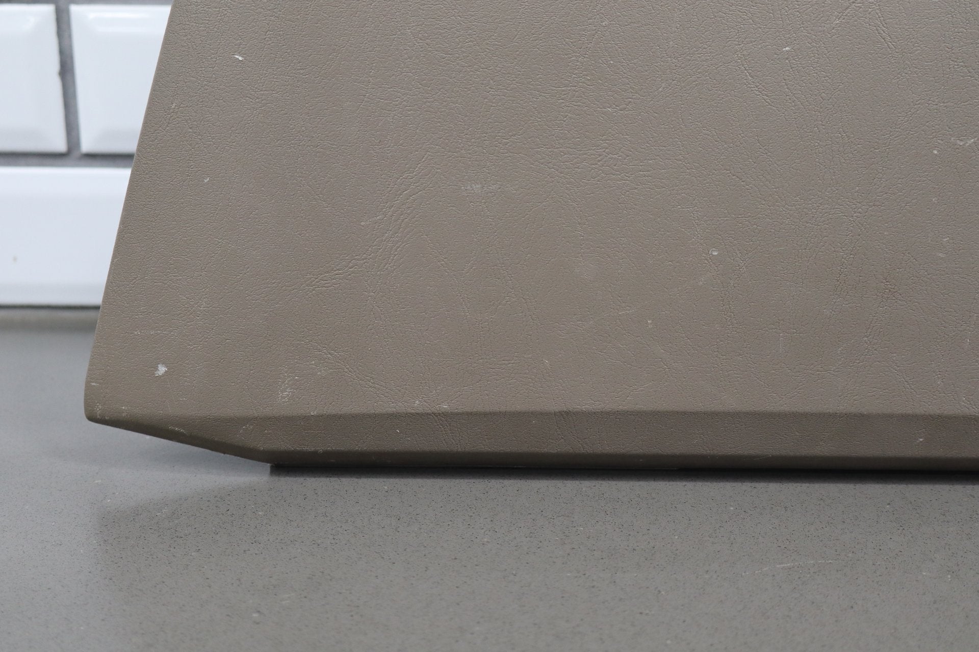 2004 Ford F-350 Super Duty Glove Box Medium Parchment