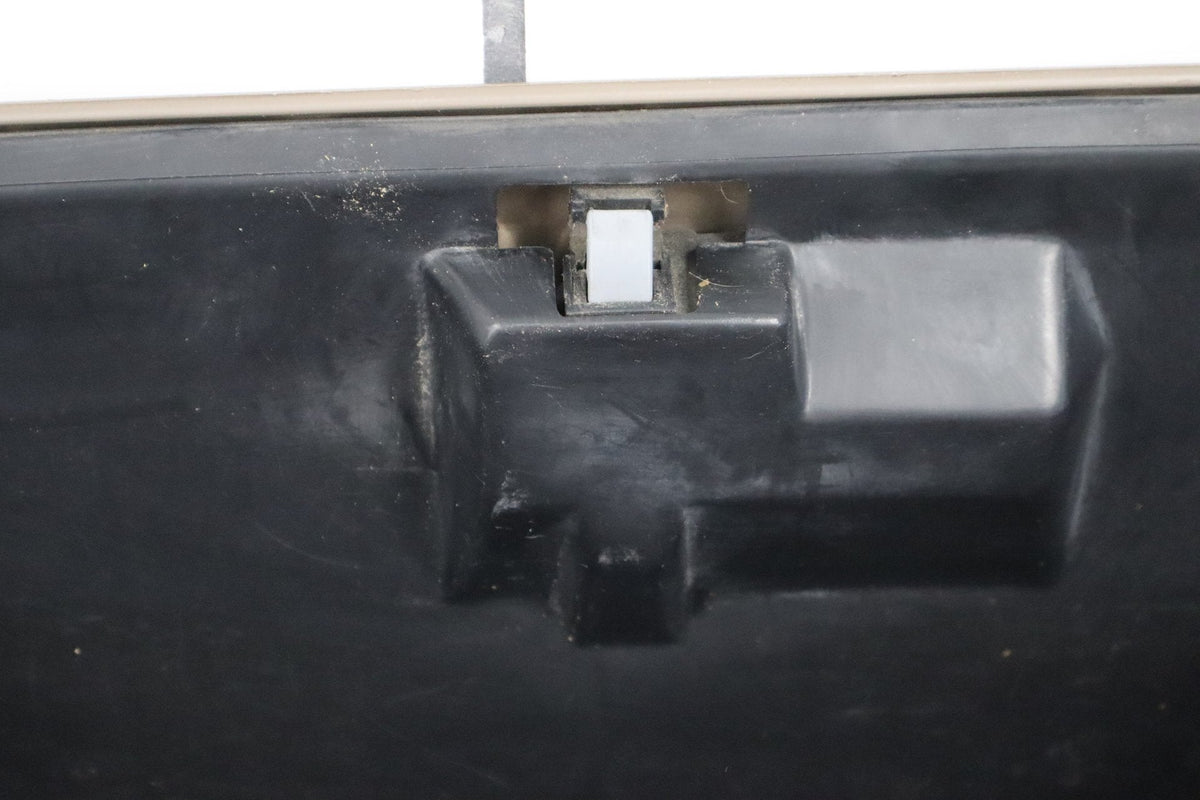 2004 Ford F-350 Super Duty Glove Box Medium Parchment