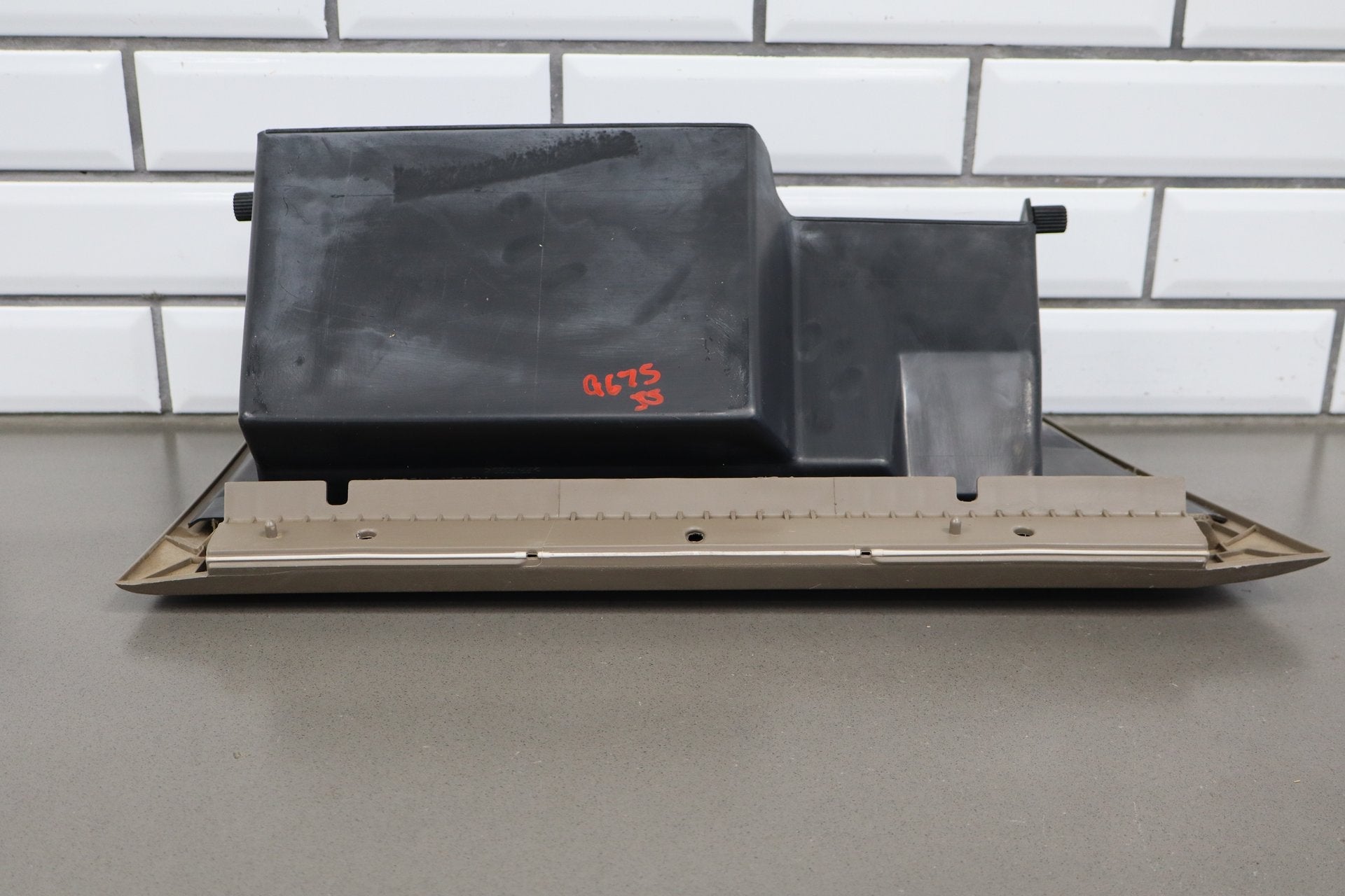 2004 Ford F-350 Super Duty Glove Box Medium Parchment