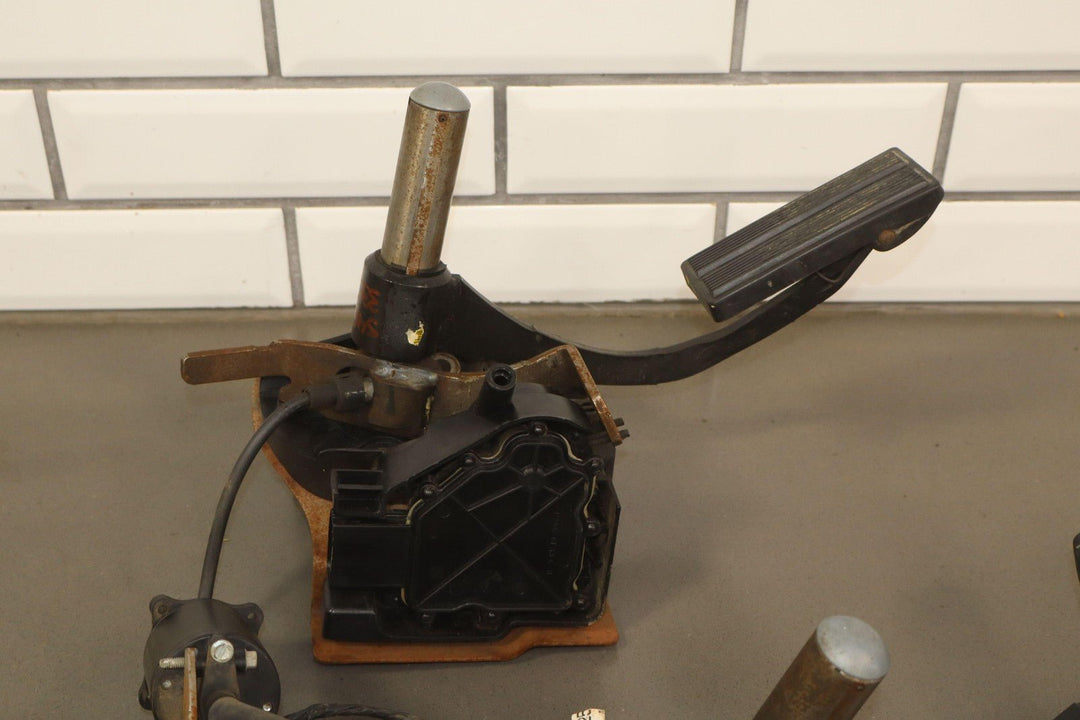 2004 Ford F250 F350 6.0 Powerstroke Adjustable Throttle/Accelerator Pedal OEM