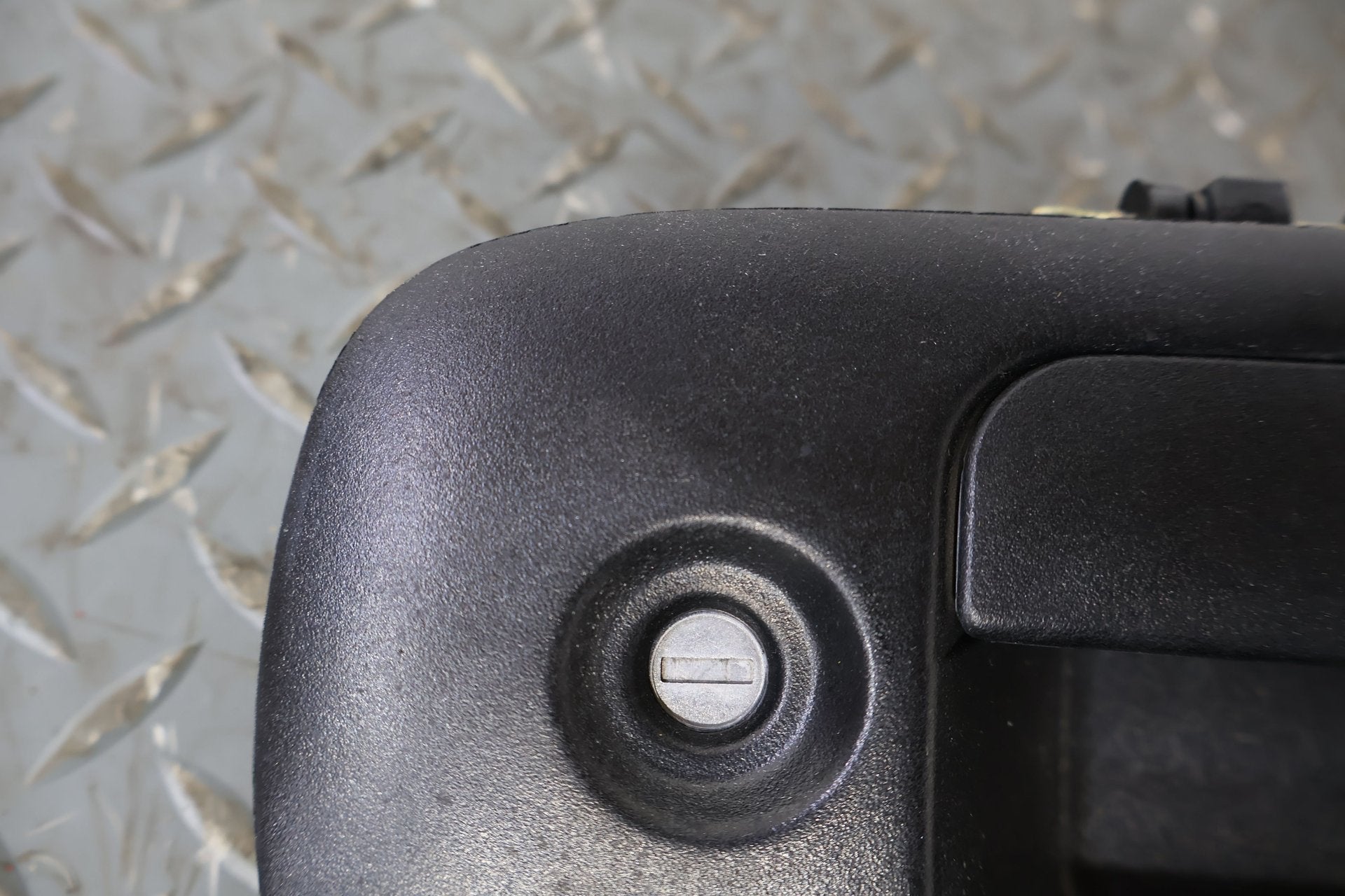 2004 GMC Savana 1500- Right Rear Door Latch