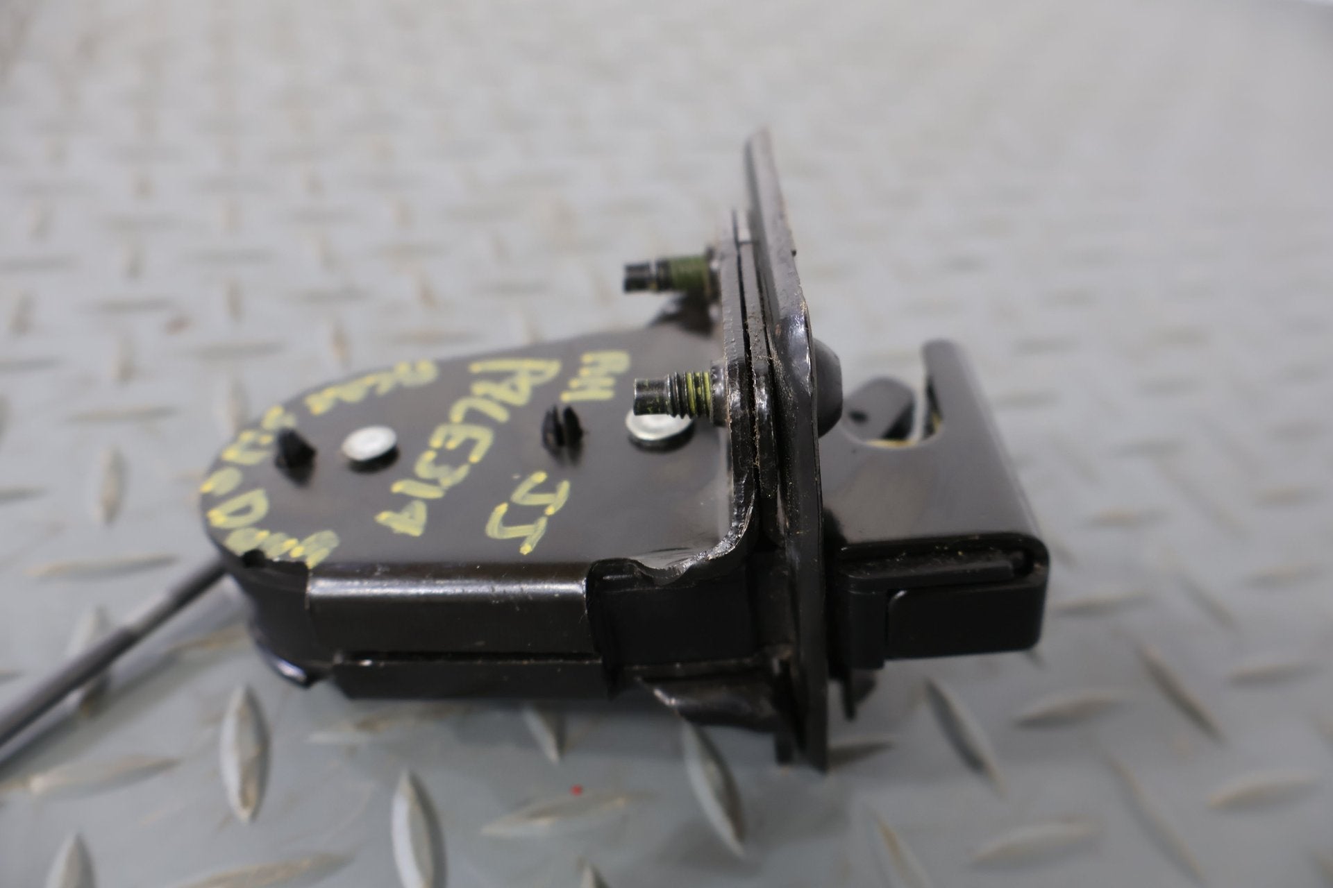 2004 GMC Savana 1500- Right Rear Door Latch