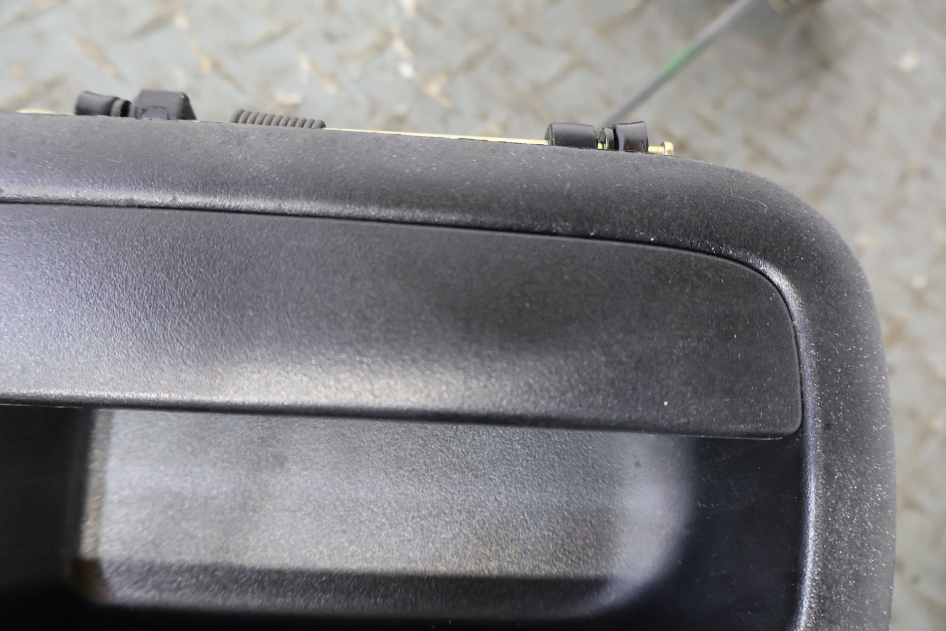 2004 GMC Savana 1500- Right Rear Door Latch