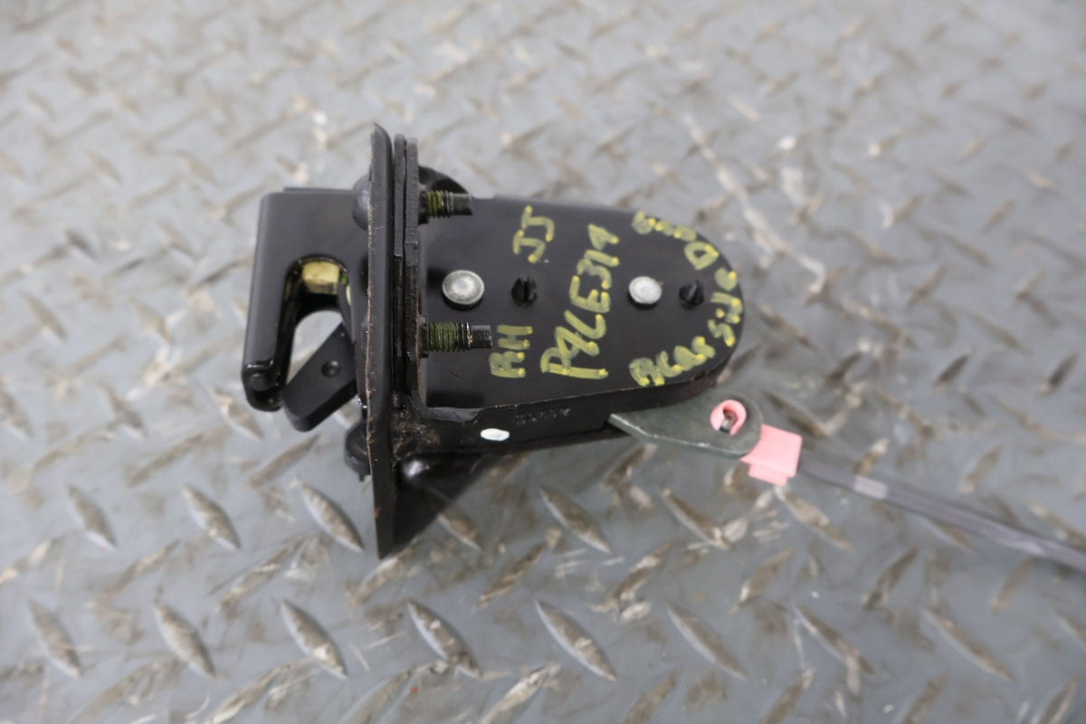 2004 GMC Savana 1500- Right Rear Door Latch