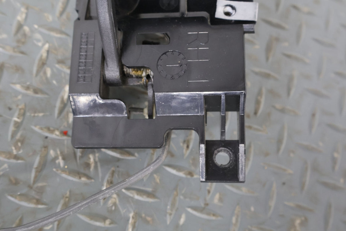 2004 GMC Savana 1500- Right Rear Door Latch