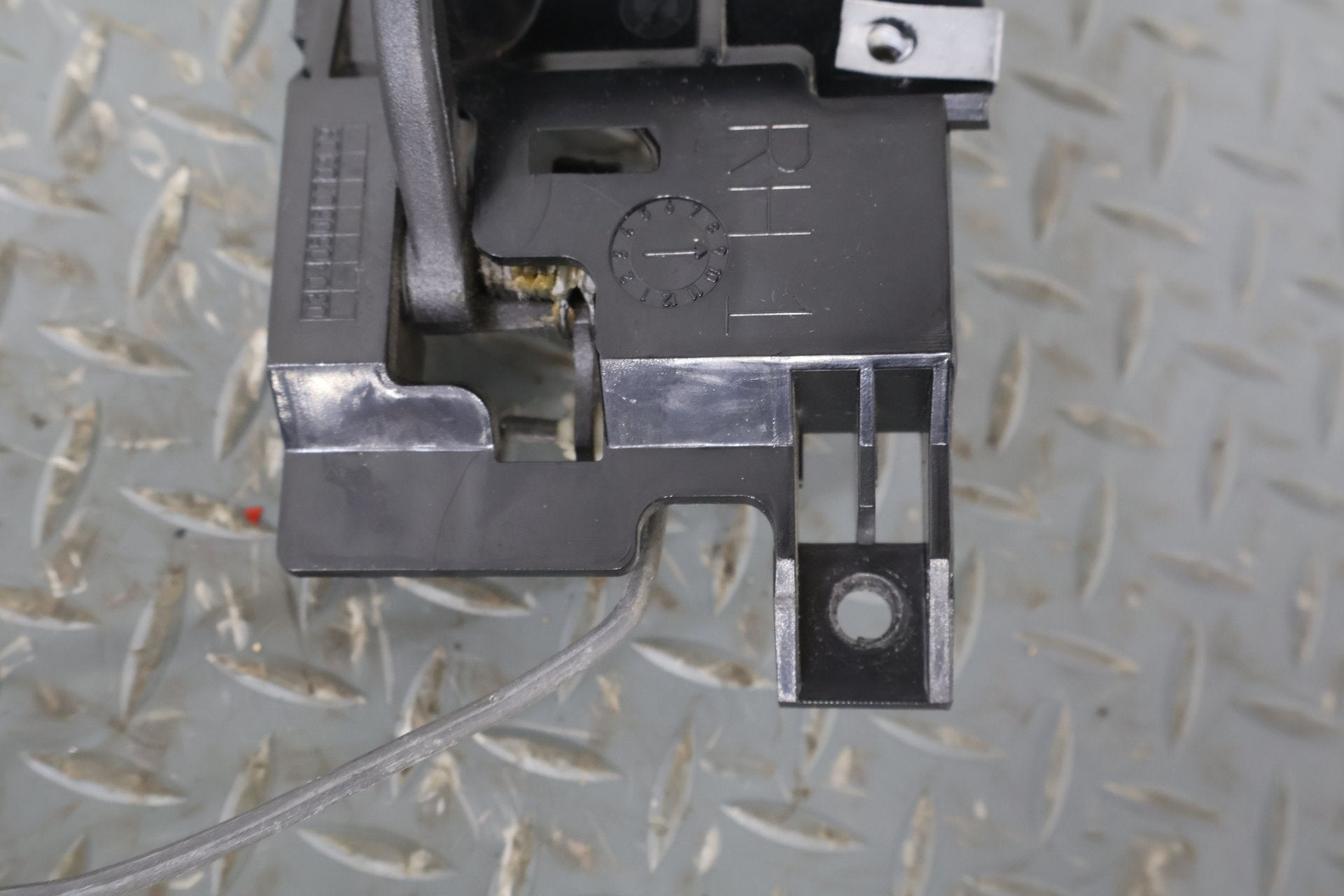 2004 GMC Savana 1500- Right Rear Door Latch