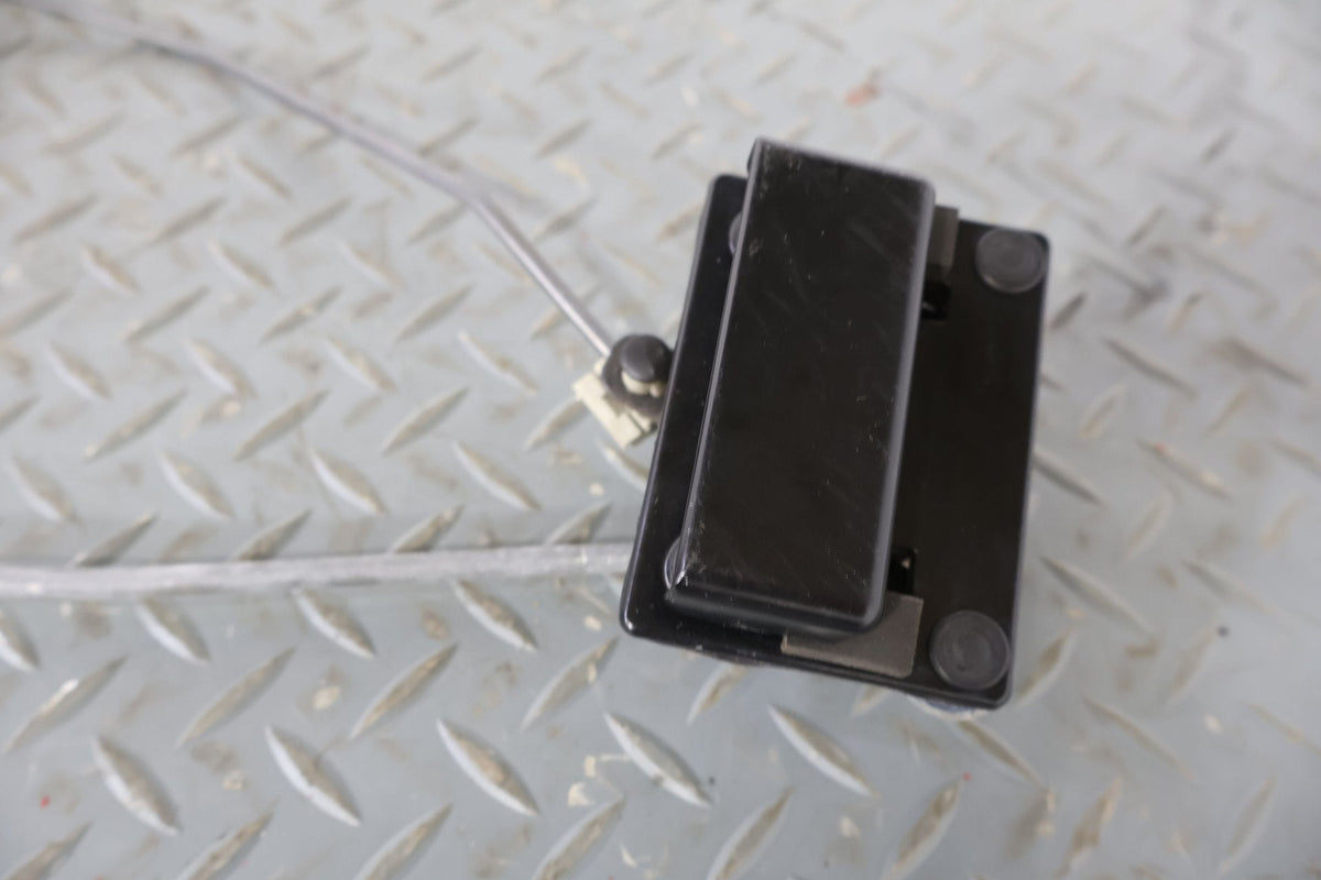2004 GMC Savana 1500- Right Rear Door Latch