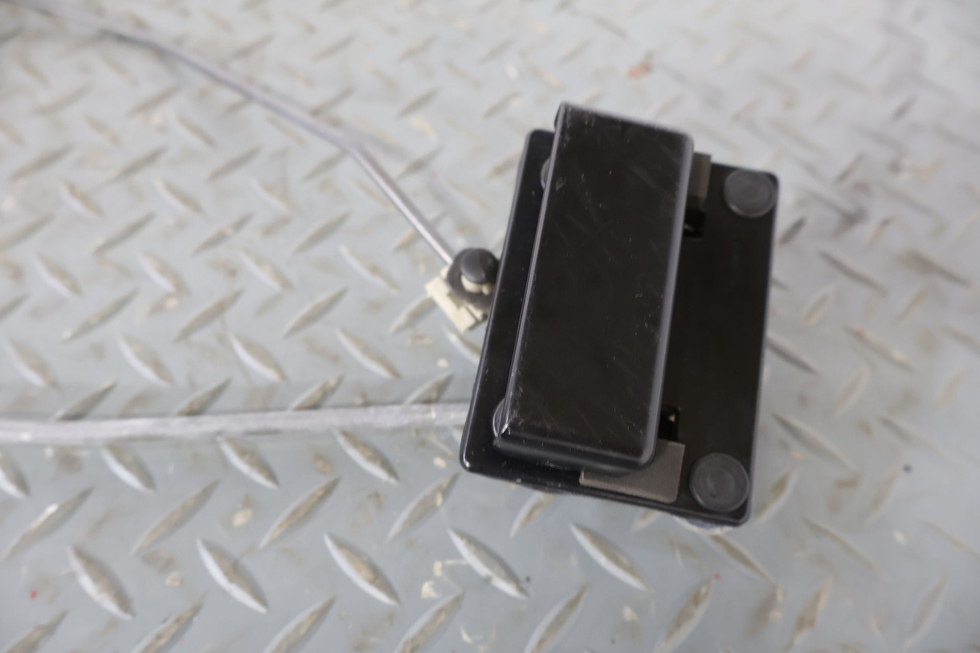 2004 GMC Savana 1500- Right Rear Door Latch