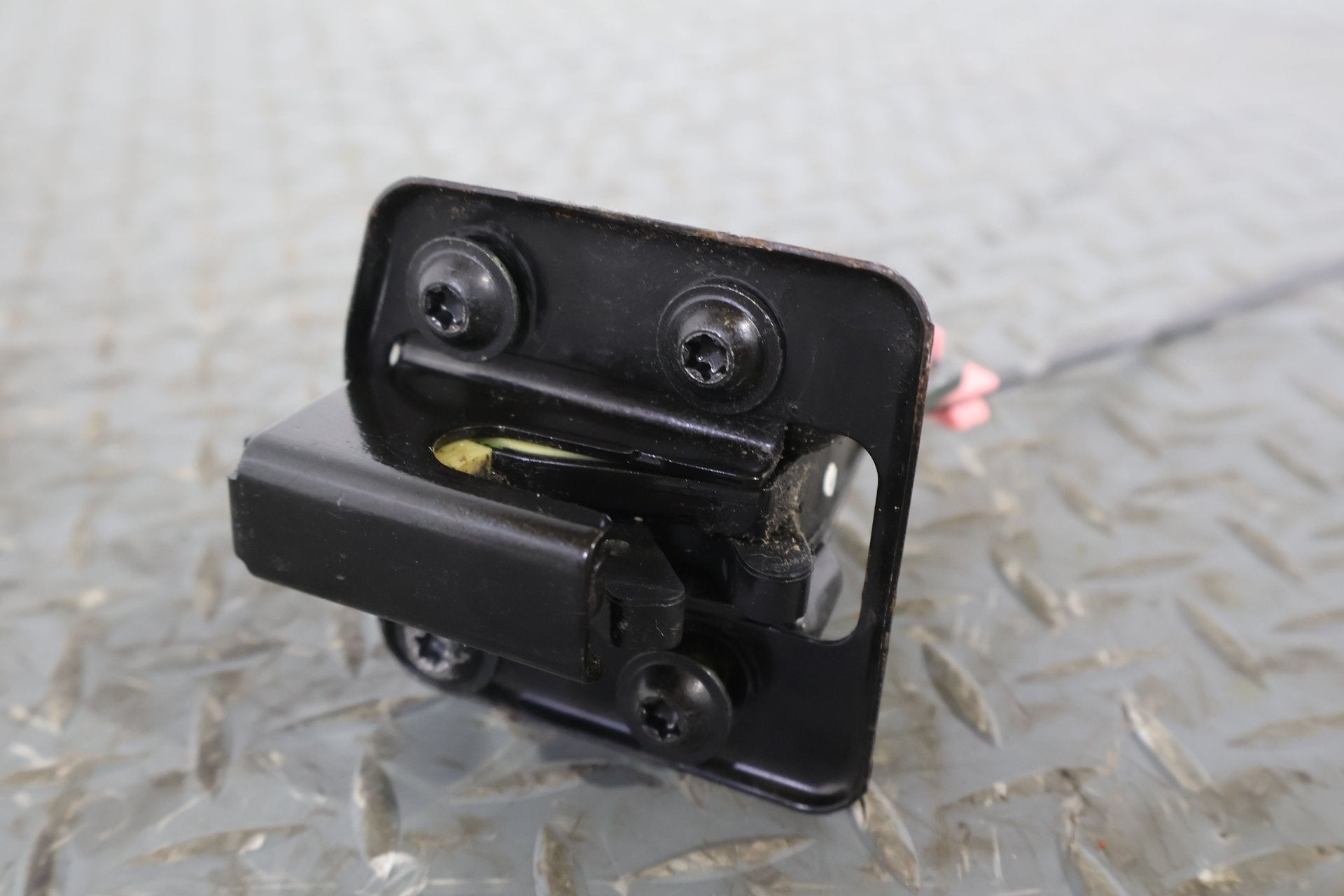 2004 GMC Savana 1500- Right Rear Door Latch