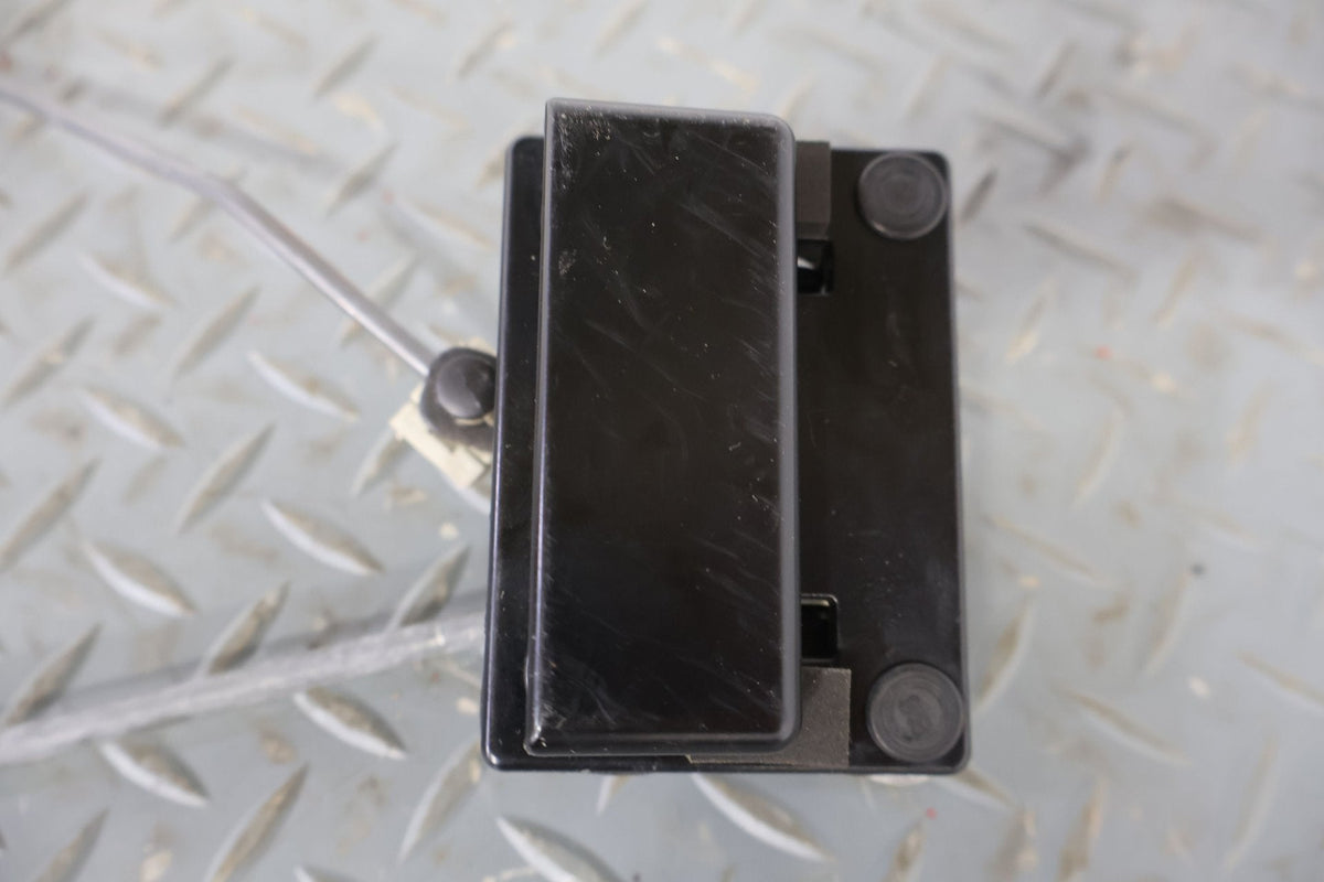 2004 GMC Savana 1500- Right Rear Door Latch