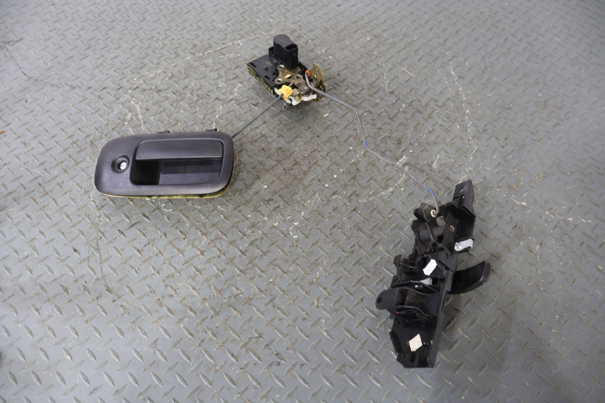 2004 GMC Savana 1500- Right Rear Door Latch