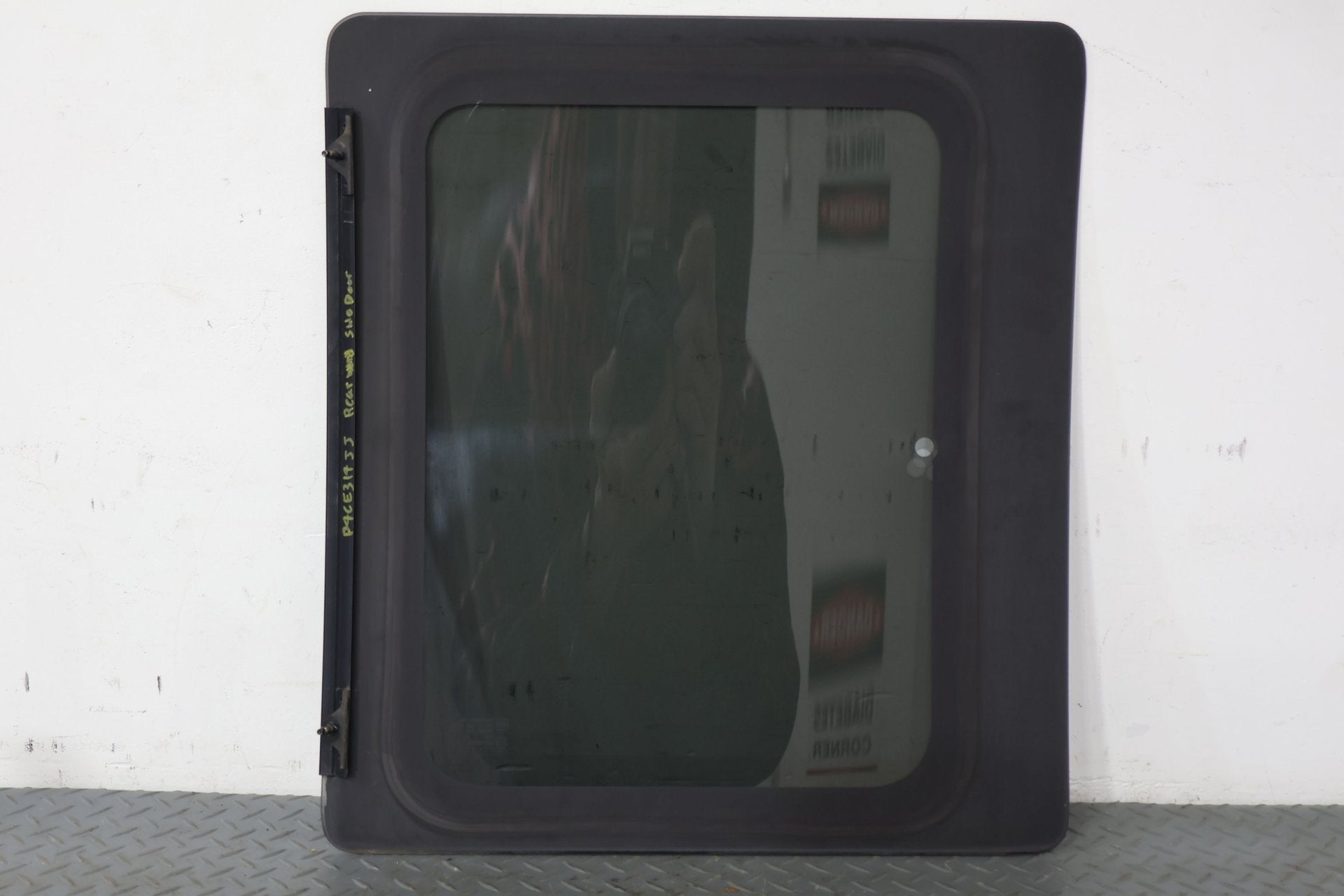 2004 GMC Savana 1500- Right Rear Door Window