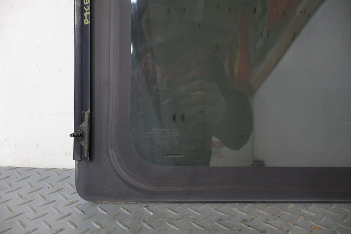 2004 GMC Savana 1500- Right Rear Door Window