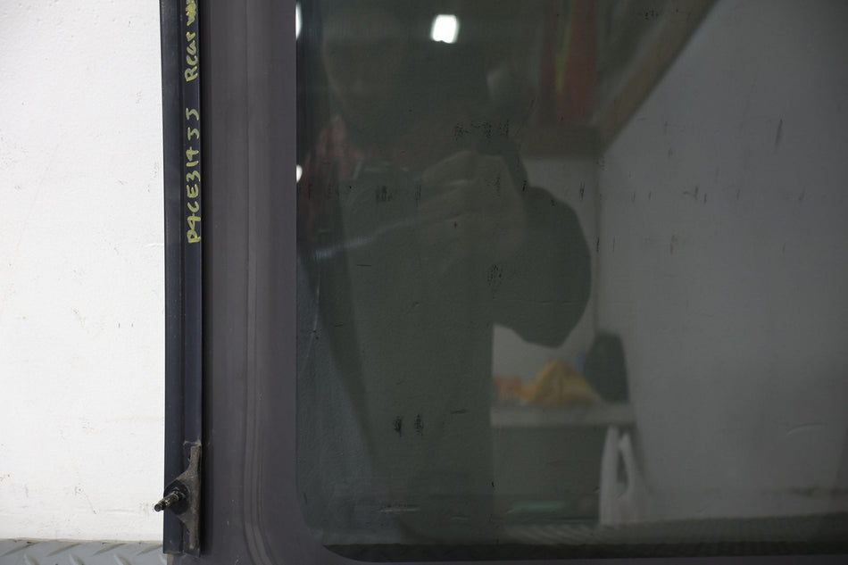 2004 GMC Savana 1500- Right Rear Door Window