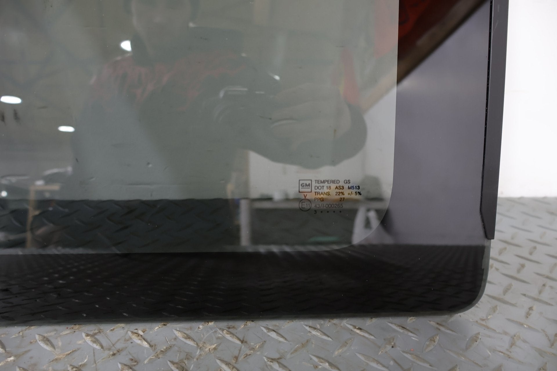 2004 GMC Savana 1500- Right Rear Door Window