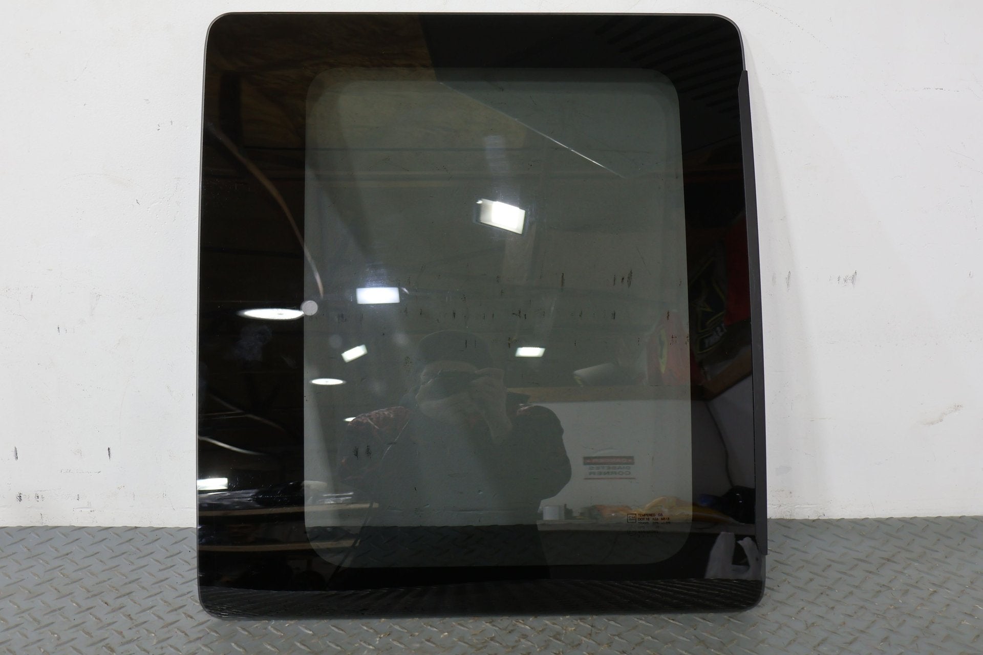 2004 GMC Savana 1500- Right Rear Door Window