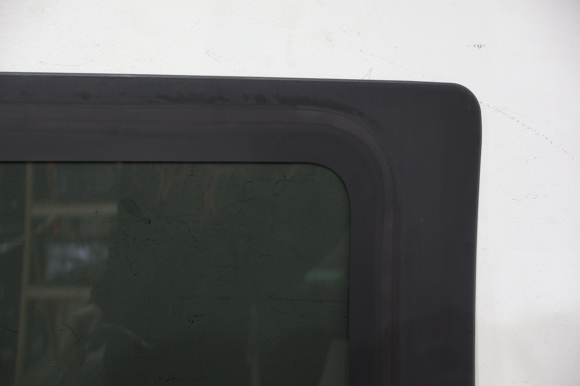 2004 GMC Savana 1500- Right Rear Door Window