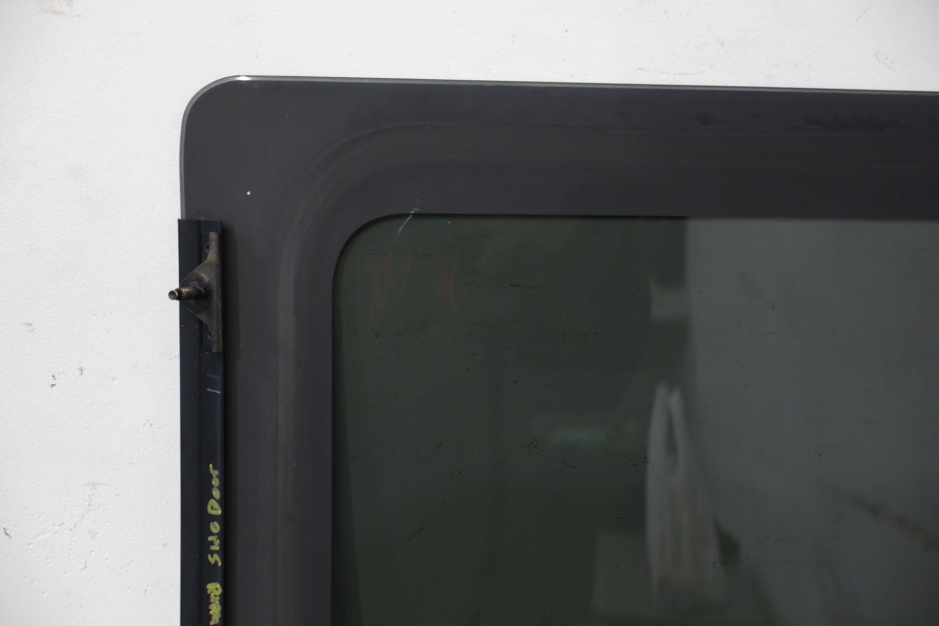 2004 GMC Savana 1500- Right Rear Door Window