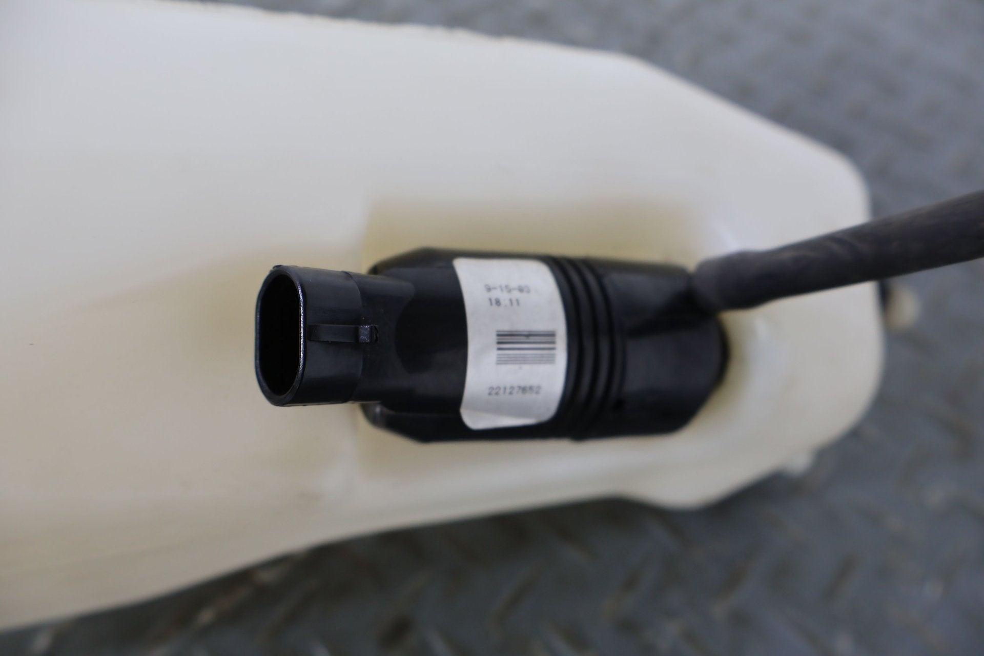 2004 GMC Savana 1500- Washer Bottle