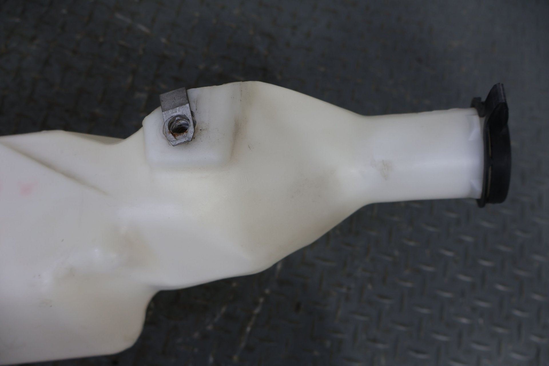 2004 GMC Savana 1500- Washer Bottle