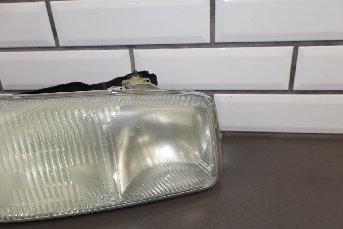 2004 GMC Sierra 2500 Headlight Set