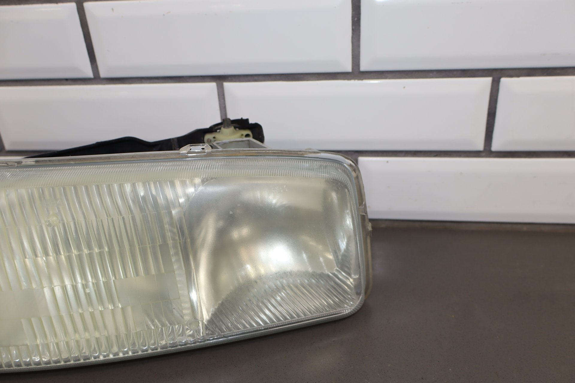 2004 GMC Sierra 2500 Headlight Set