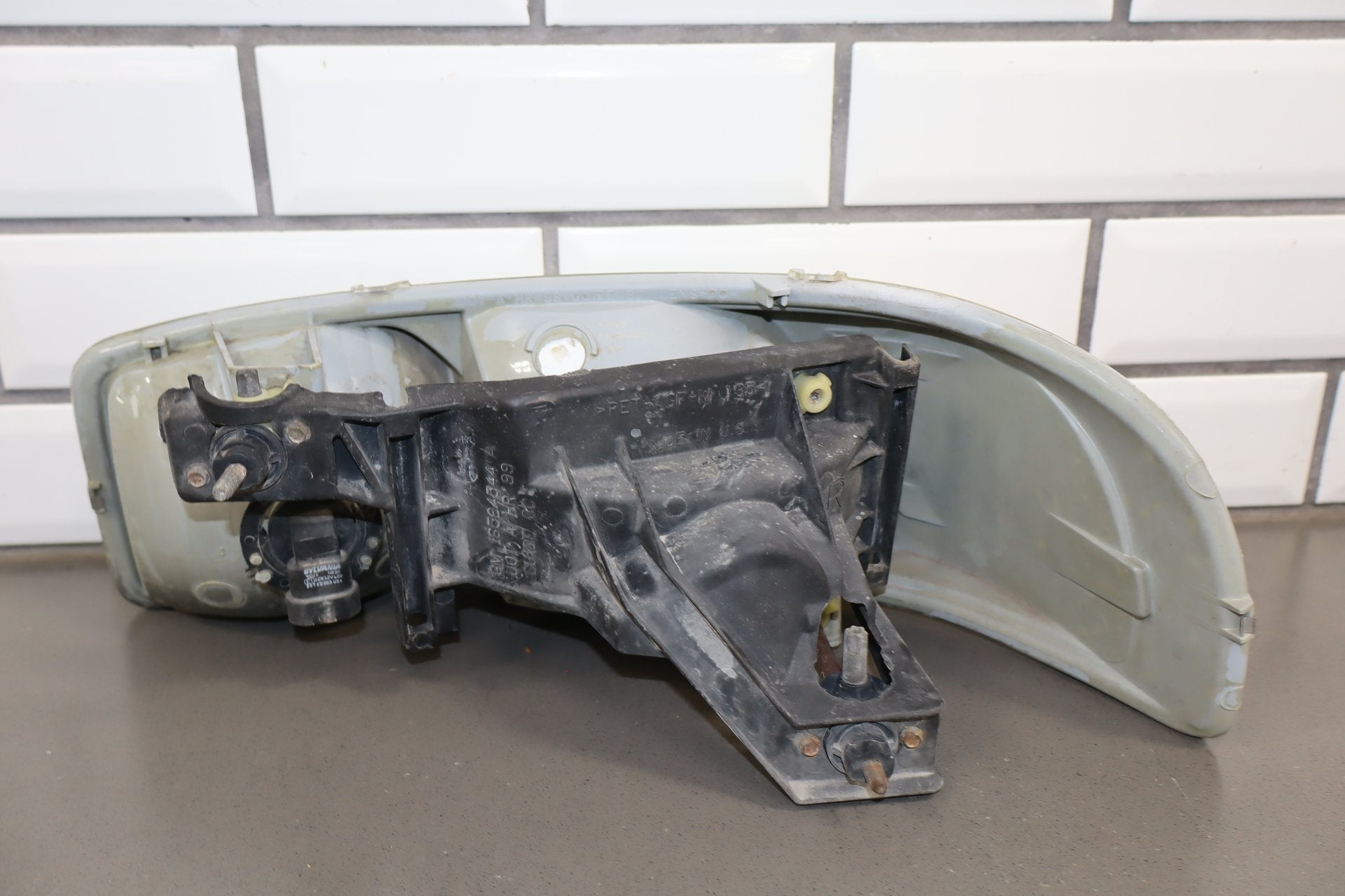 2004 GMC Sierra 2500 Headlight Set