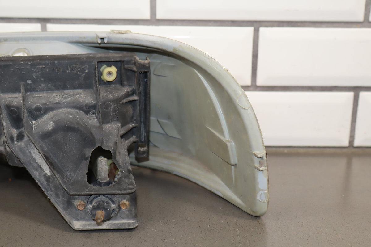 2004 GMC Sierra 2500 Headlight Set