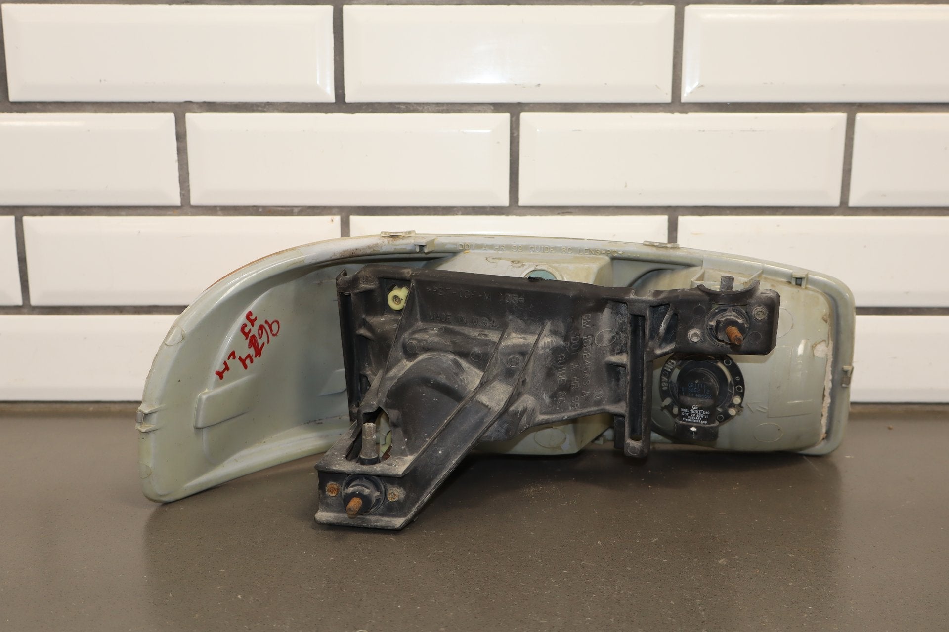 2004 GMC Sierra 2500 Headlight Set