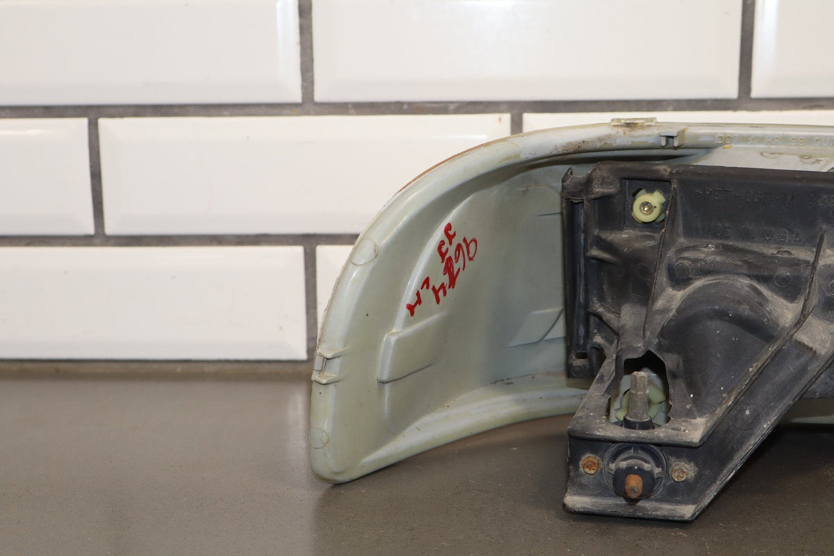 2004 GMC Sierra 2500 Headlight Set