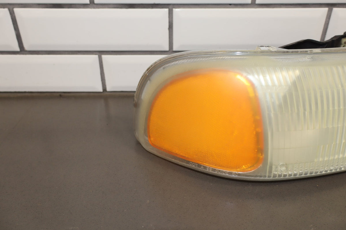 2004 GMC Sierra 2500 Headlight Set